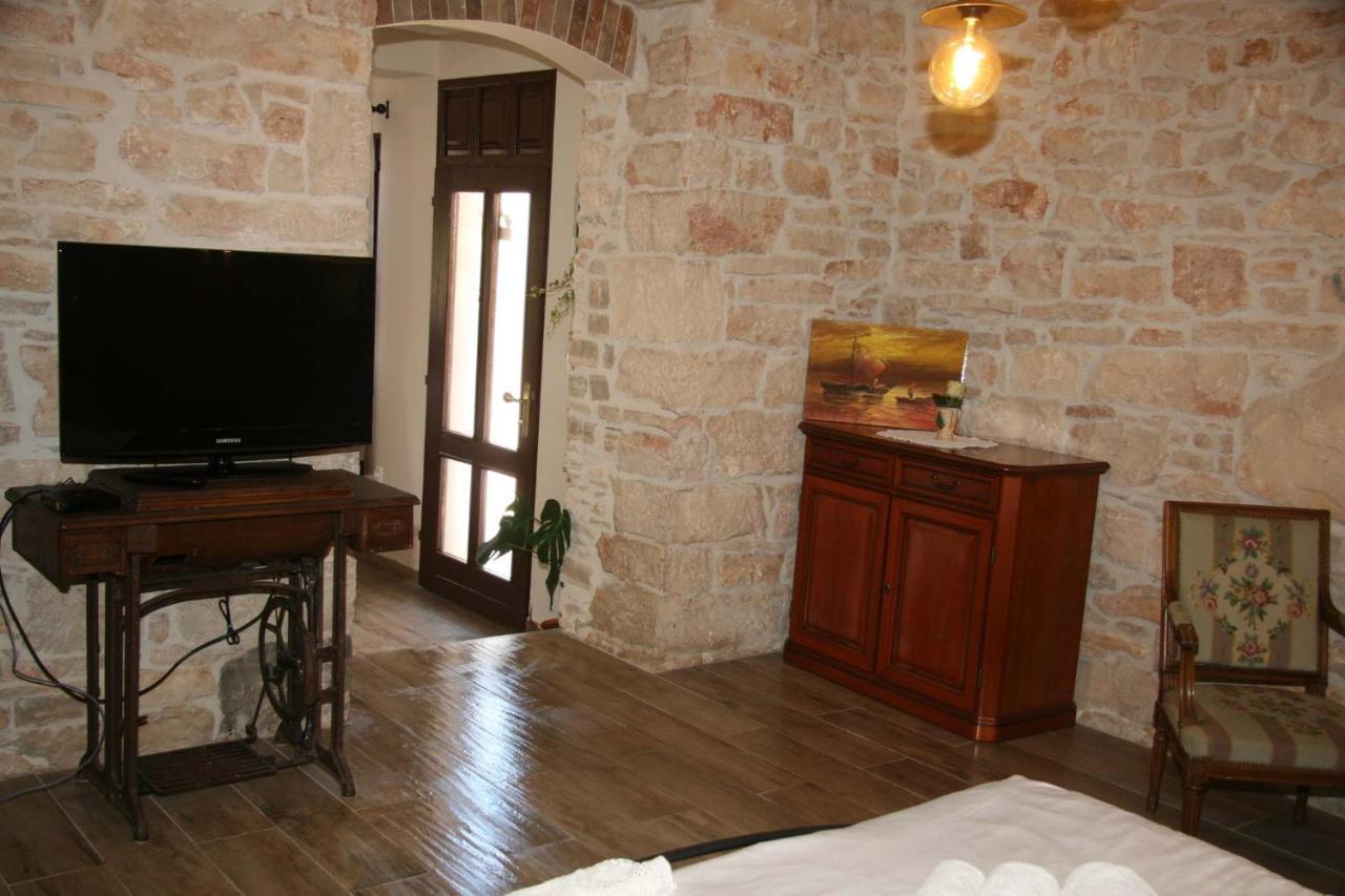 Apartments Sena Pula Extérieur photo