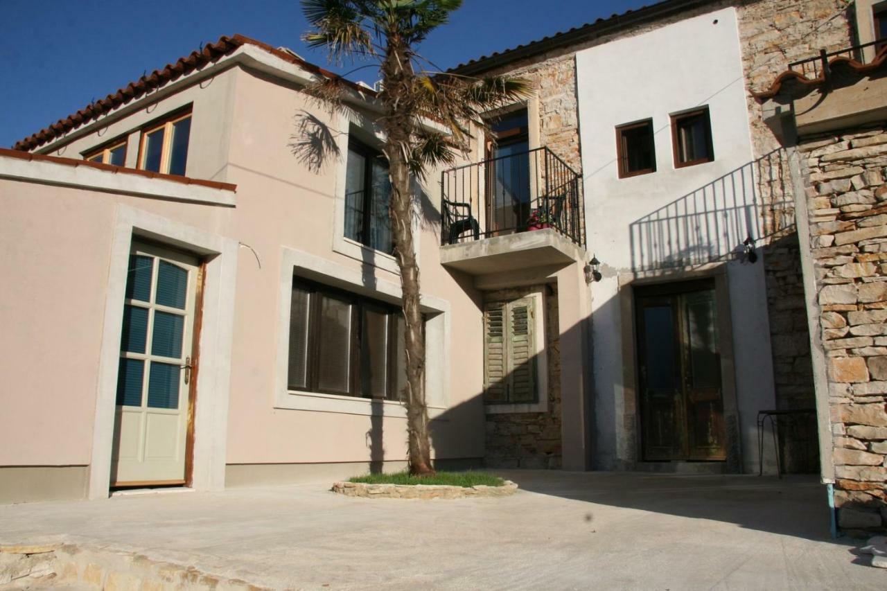 Apartments Sena Pula Extérieur photo