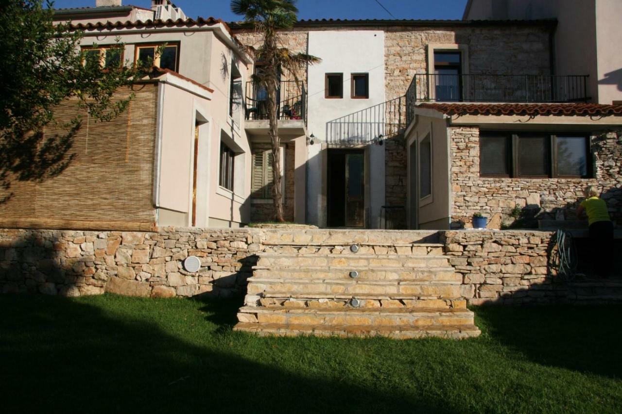 Apartments Sena Pula Extérieur photo